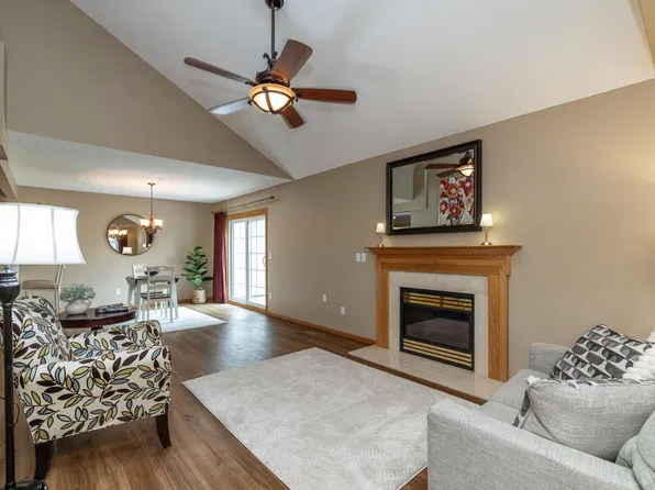 6822 Benton Cir #37, Inver Grove Heights, MN 55076