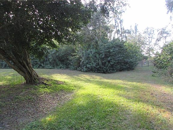 5th image of 5991 Esther Dr