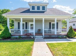 208 Catawba Ave, Hickory, NC 28601