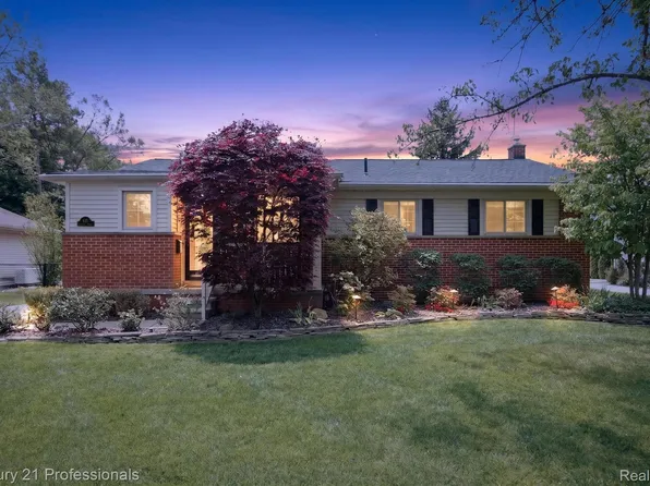 635 Simpson St, Plymouth, MI 48170