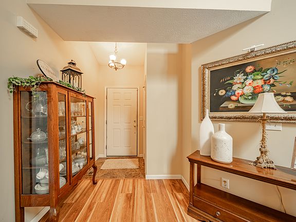 5th image of 621 Buck Ln
