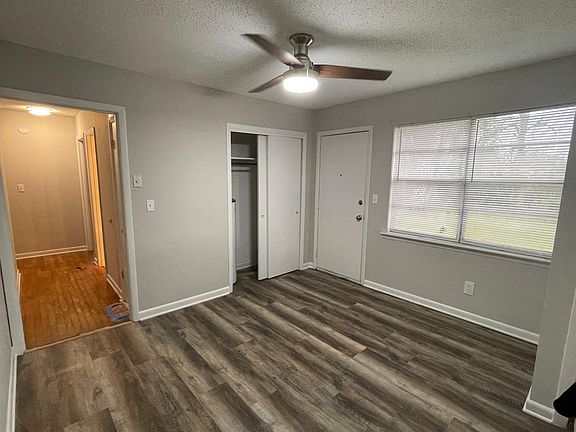 4th image of 1118 E Leonard St
