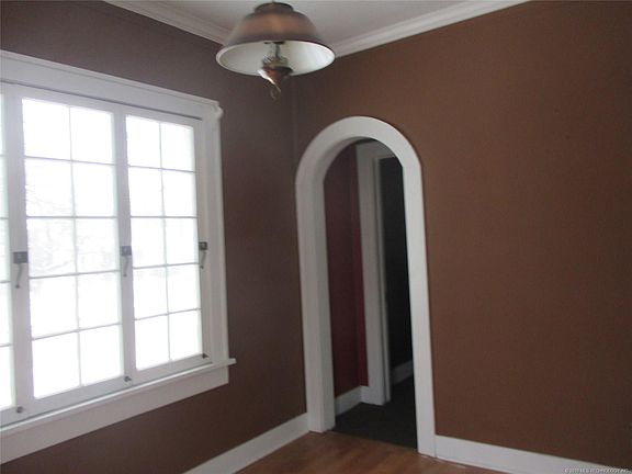 2nd image of 526 E Osage Ave