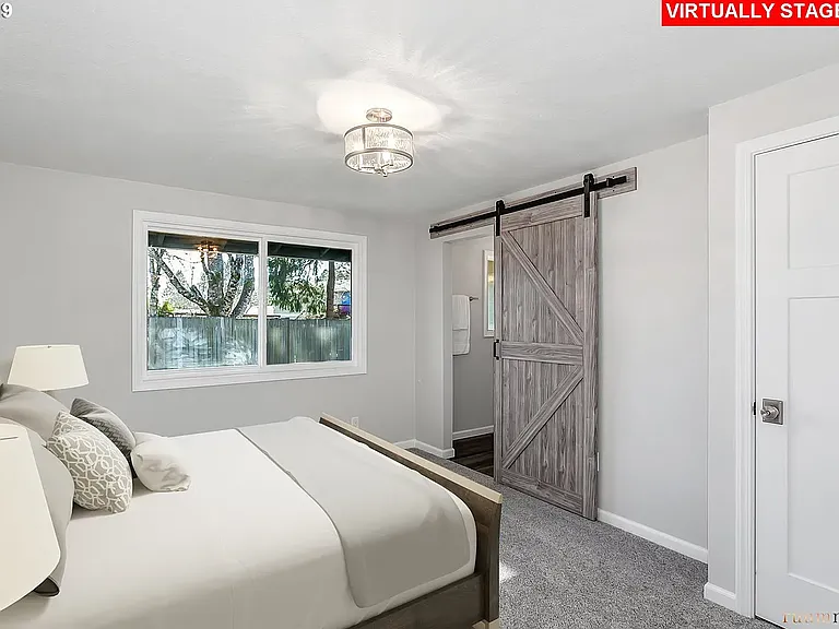 1098 NE Kathryn St — Photo 2