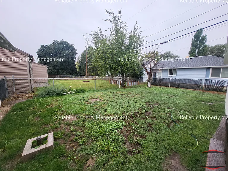 1195 E 15th St — Photo 17