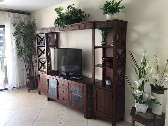 5th image of 3939 Ocean Dr APT B203