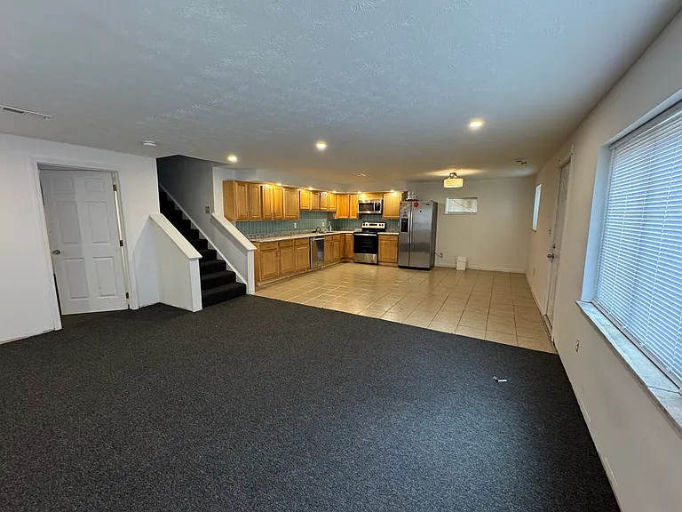 1117 Irving Ave — Photo 8