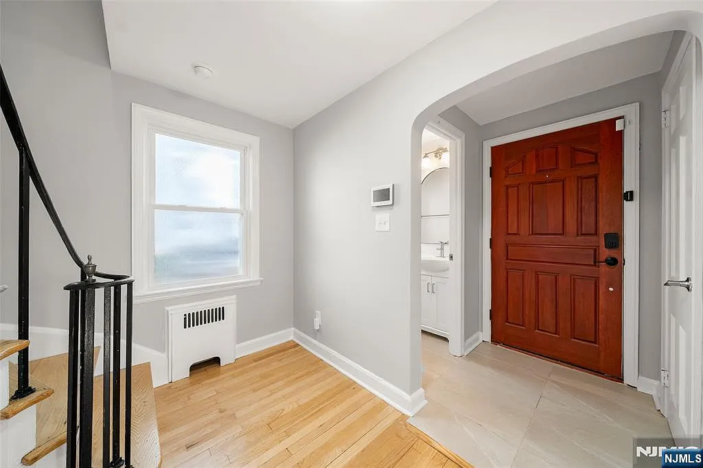 3 bed, 1.5 bath, $4,000 — Photo 2