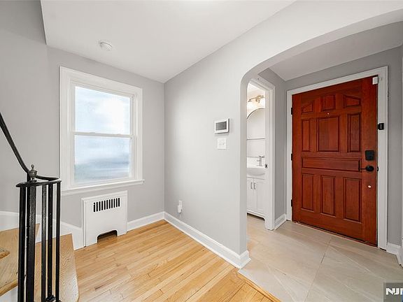 4th image of 26 W Lawn Road