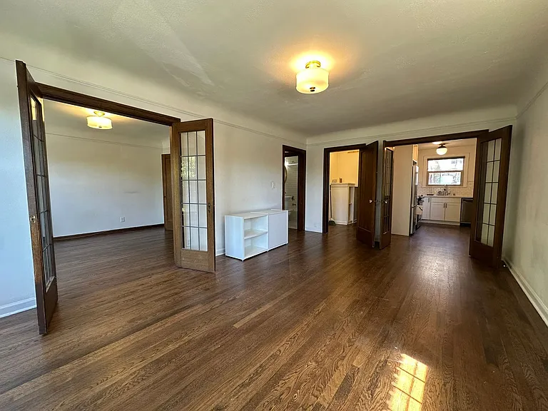 5234 University Way NE — Photo 29
