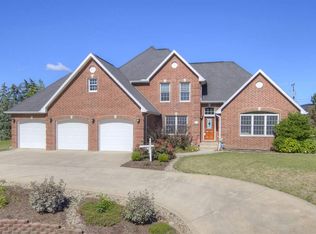 8223 Fieldcrest Ct, Fort Wayne, IN 46825