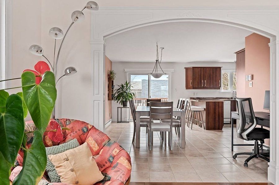 2nd image of 8715 Starcrest Dr