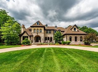 78 Baybrook Ln, Oak Brook, IL 60523