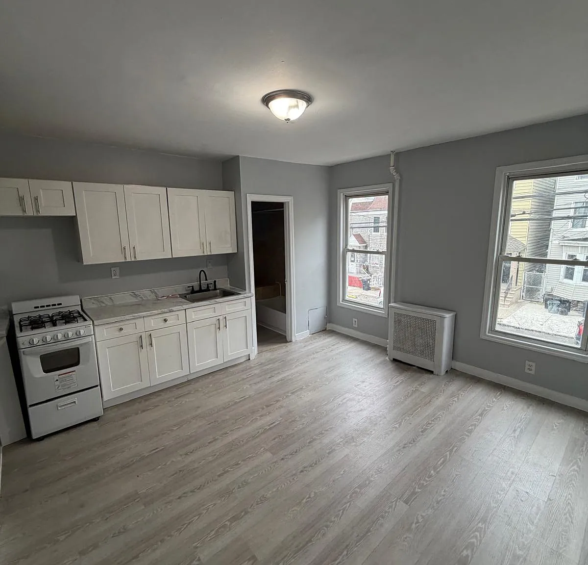 3 bed, $1,900 — Photo 1