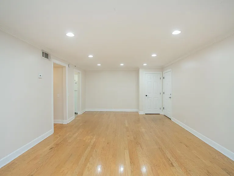 Heatherwood Apartments — Photo 8