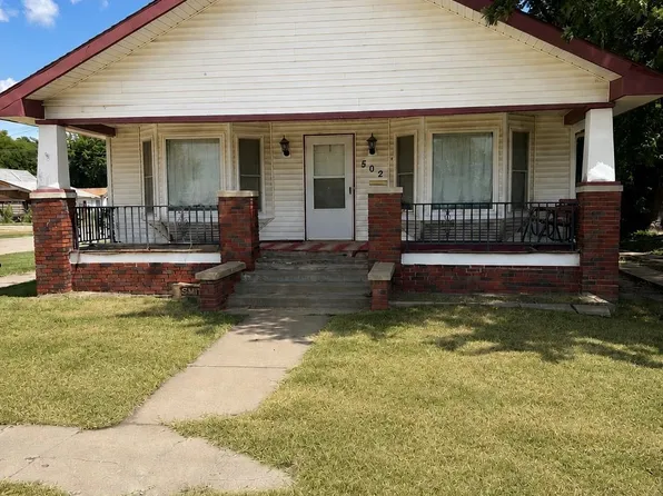 502 E 1st St, Hoisington, KS 67544