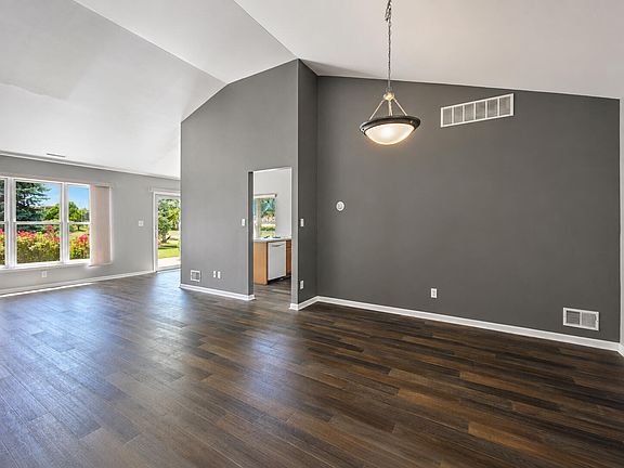 5th image of 1081 Wildwood Ln