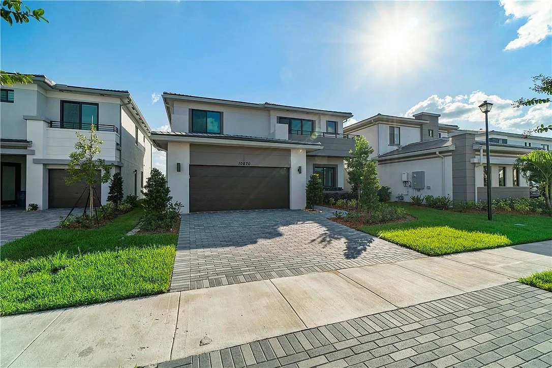 4 bed, 4.0 bath, 3056 sqft, $7,000 — Photo 1