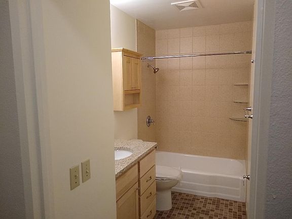 2nd image of 1605 Hillcrest Ave