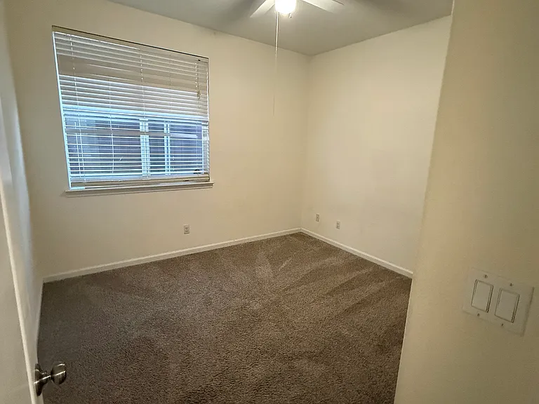 1661 Columbus Rd — Photo 11