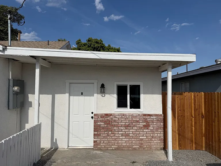 824 S Phillips St — Photo 2