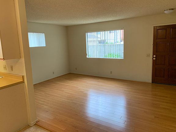 5th image of 320 N Belmont St APT 9