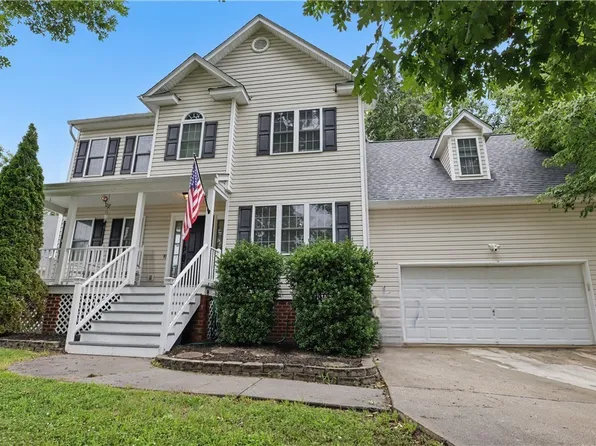 11721 Walnut Wood Dr, Midlothian, VA 23112