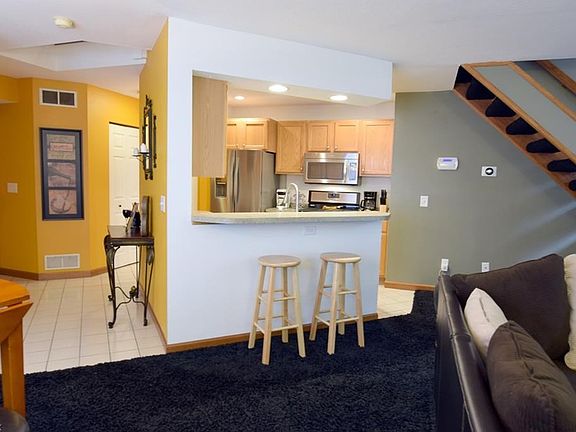 5th image of 209 S Aspen Ct Unit 6