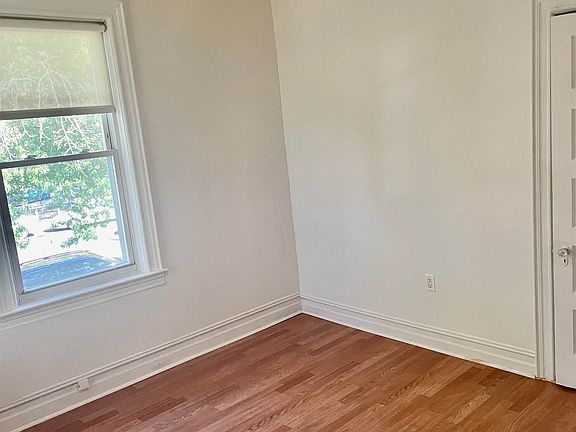 4th image of 83-52 Main St #2