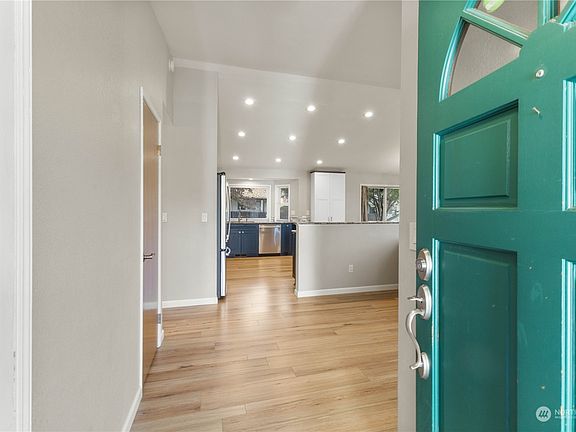 4th image of 9500 Alexander Drive NE