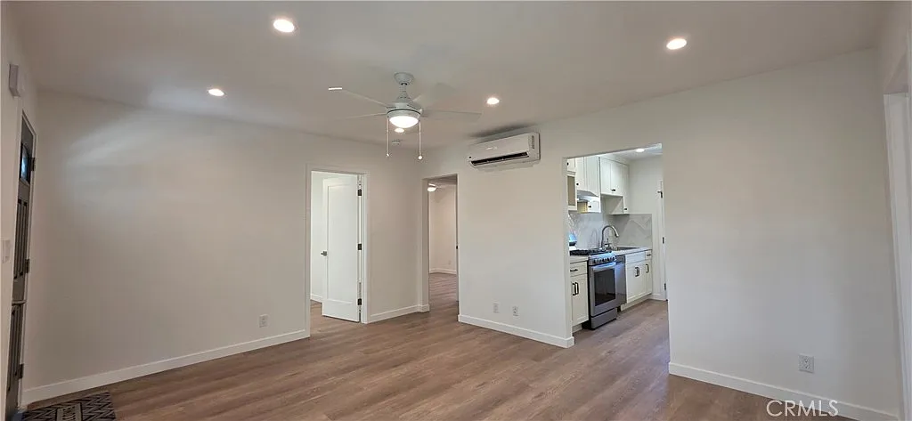 3 bed, 929 sqft, $4,600 — Photo 4