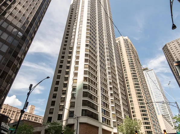 400 E Ohio St APT 2302, Chicago, IL 60611