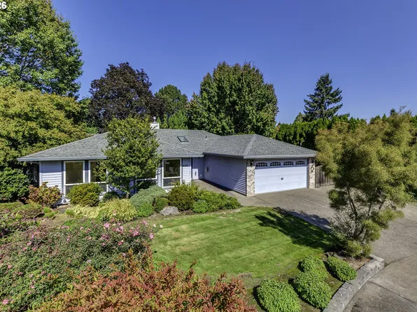 5751 NE Haystack St, Hillsboro, OR 97124