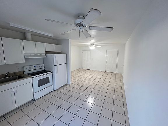 5th image of 4365 Golden Gate Pkwy #B