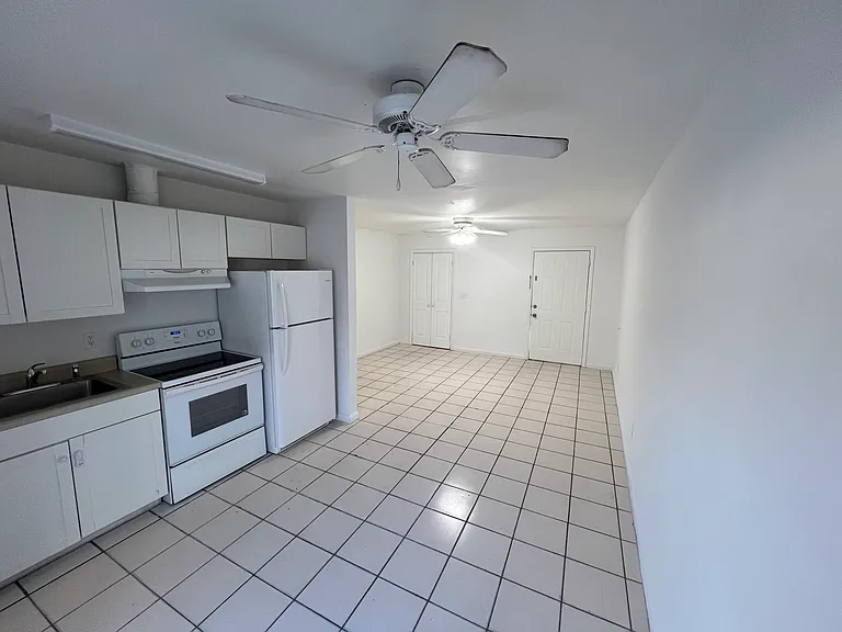 4365 Golden Gate Pkwy #B — Photo 5