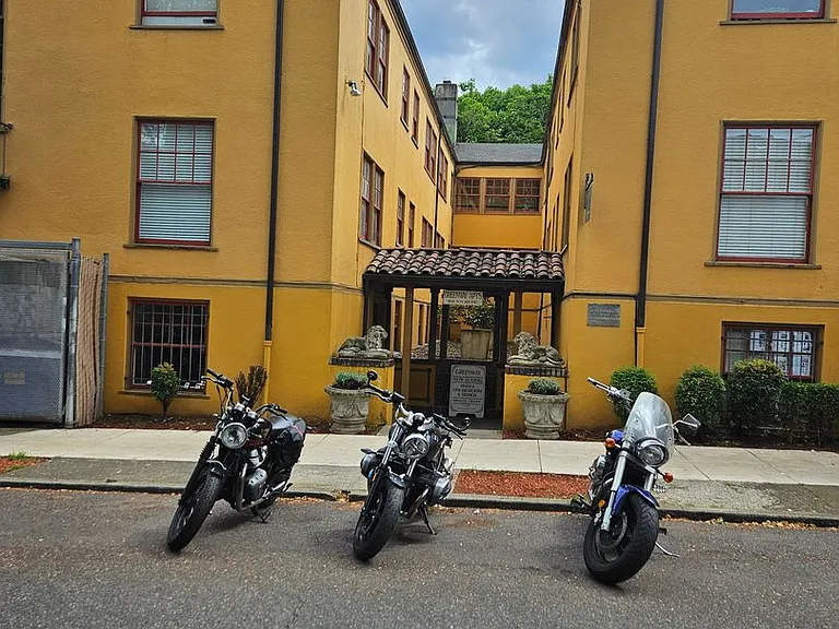 Greenway Apartments — Photo 12