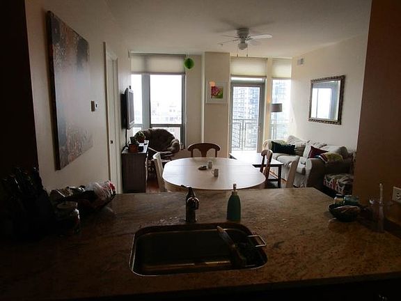 4th image of 565 W Quincy St Unit 1607