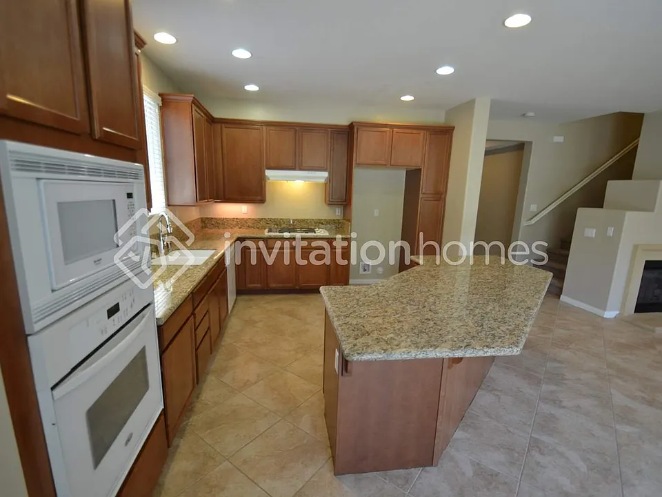 28016 Linda Ln