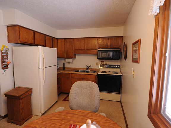 4th image of 600 S 1st St