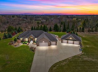 W2273 Hickory View Ct, Kaukauna, WI 54130