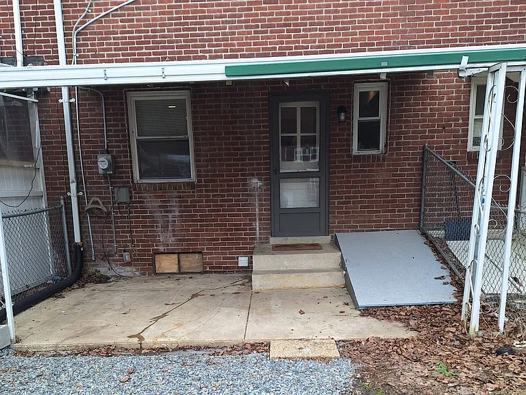 343 S Marshall St — Photo 15