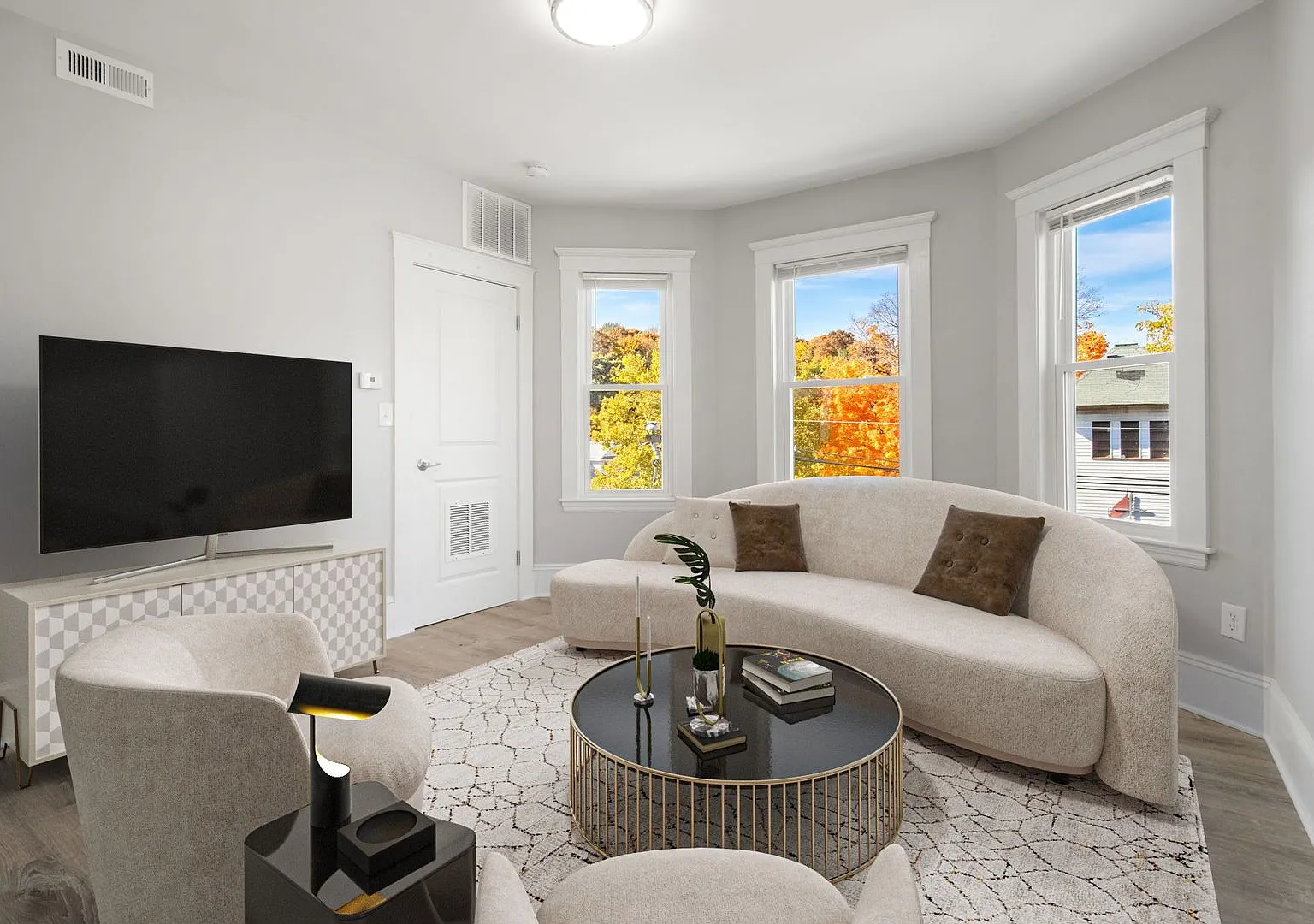 3bed 2bath with laundry in unit in Brighton now available — Photo 2