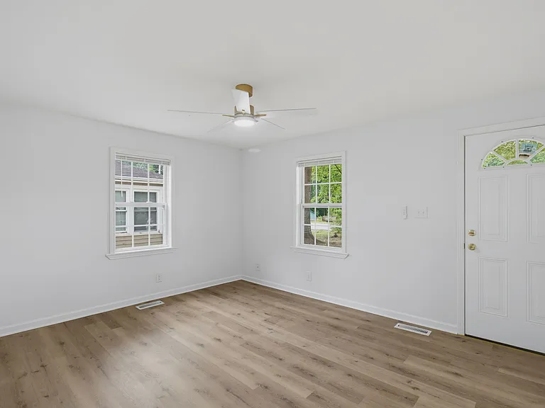 931 Marlboro St — Photo 10