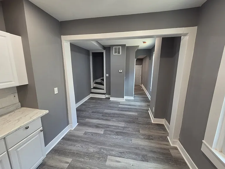 500 N Port St — Photo 3