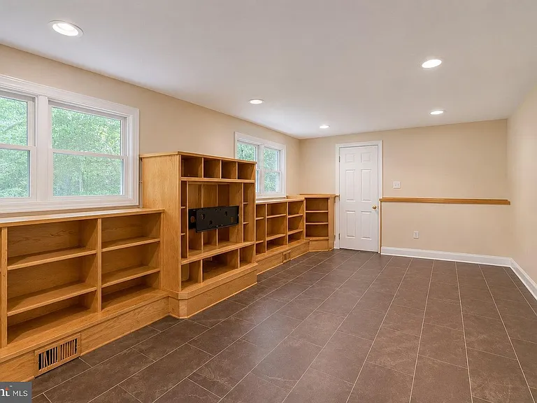 947 Cherry Hill Rd — Photo 15