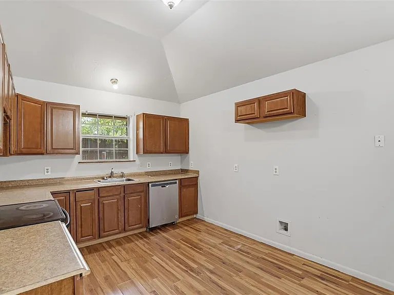 908 Willis Way — Photo 13