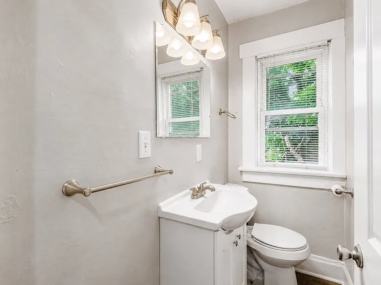 24 E Blake Ave — Photo 23
