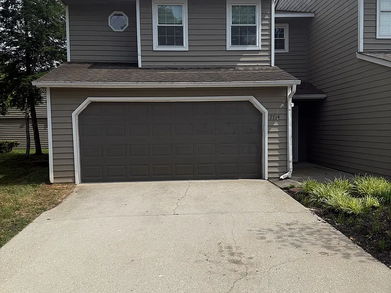 7714 Village Dr — Photo 4