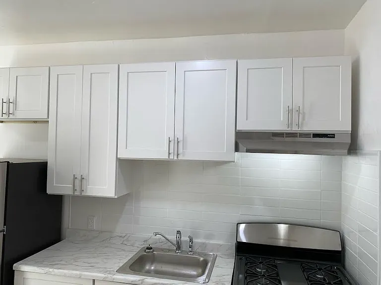 450 S Cochran Ave — Photo 8