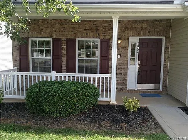 4 bed, 2.5 bath, 2288 sqft, $2,395 — Photo 2